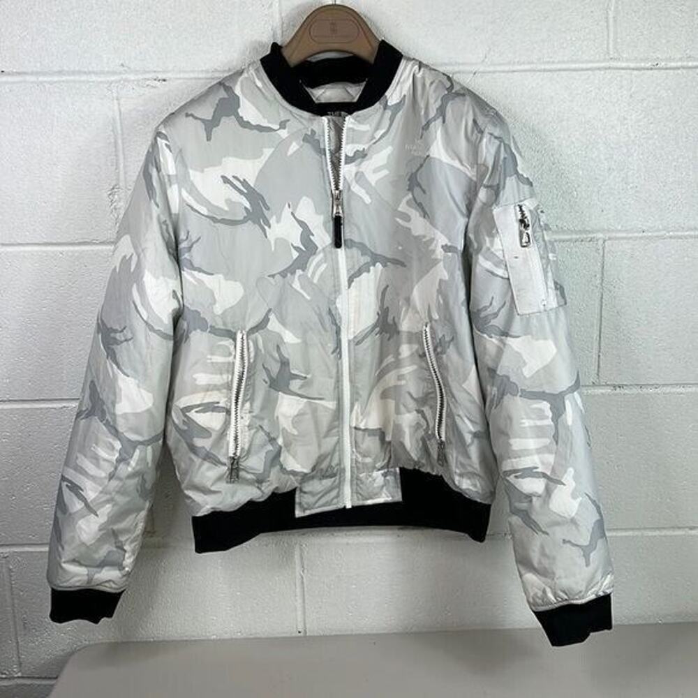 Women’s North Face White Disrupt Camo Bomber Puffer Jacket Sz medium white gray